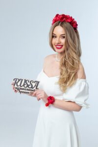 Дина Кургапкина. Мама в короне, продюсер, автор песен